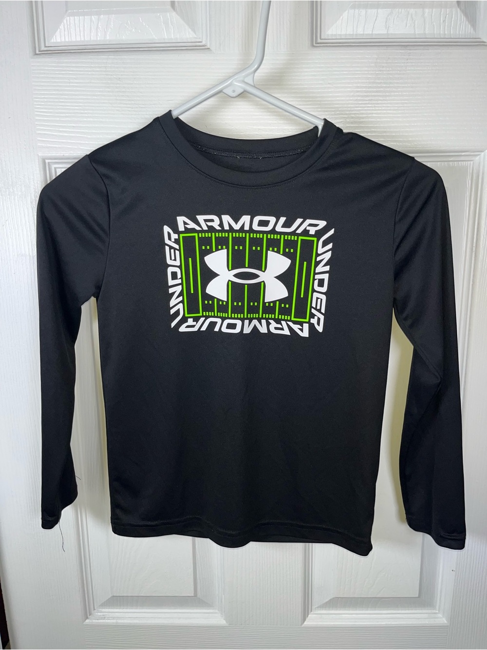 Under Armour Kids Boy’s Long Sleeve Shirt Size 6 Black Football Field 🏈